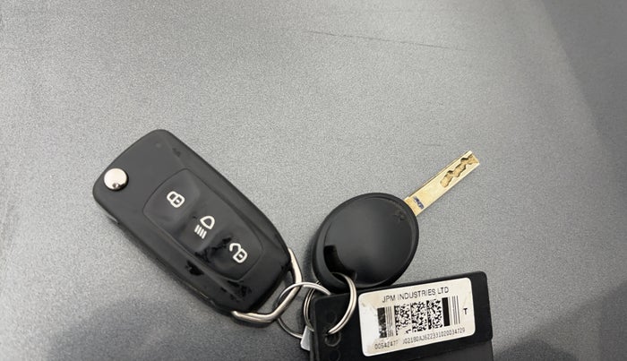 2020 Tata Tiago XZ PLUS PETROL, Petrol, Manual, 74,312 km, Key Close Up