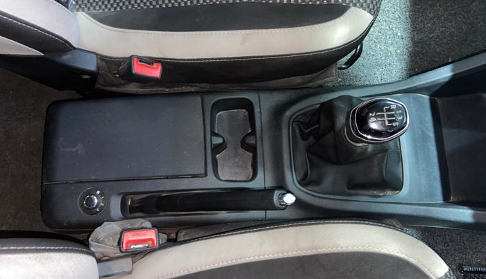 2022 Renault TRIBER RXZ, Petrol, Manual, 30,003 km, Gear Lever