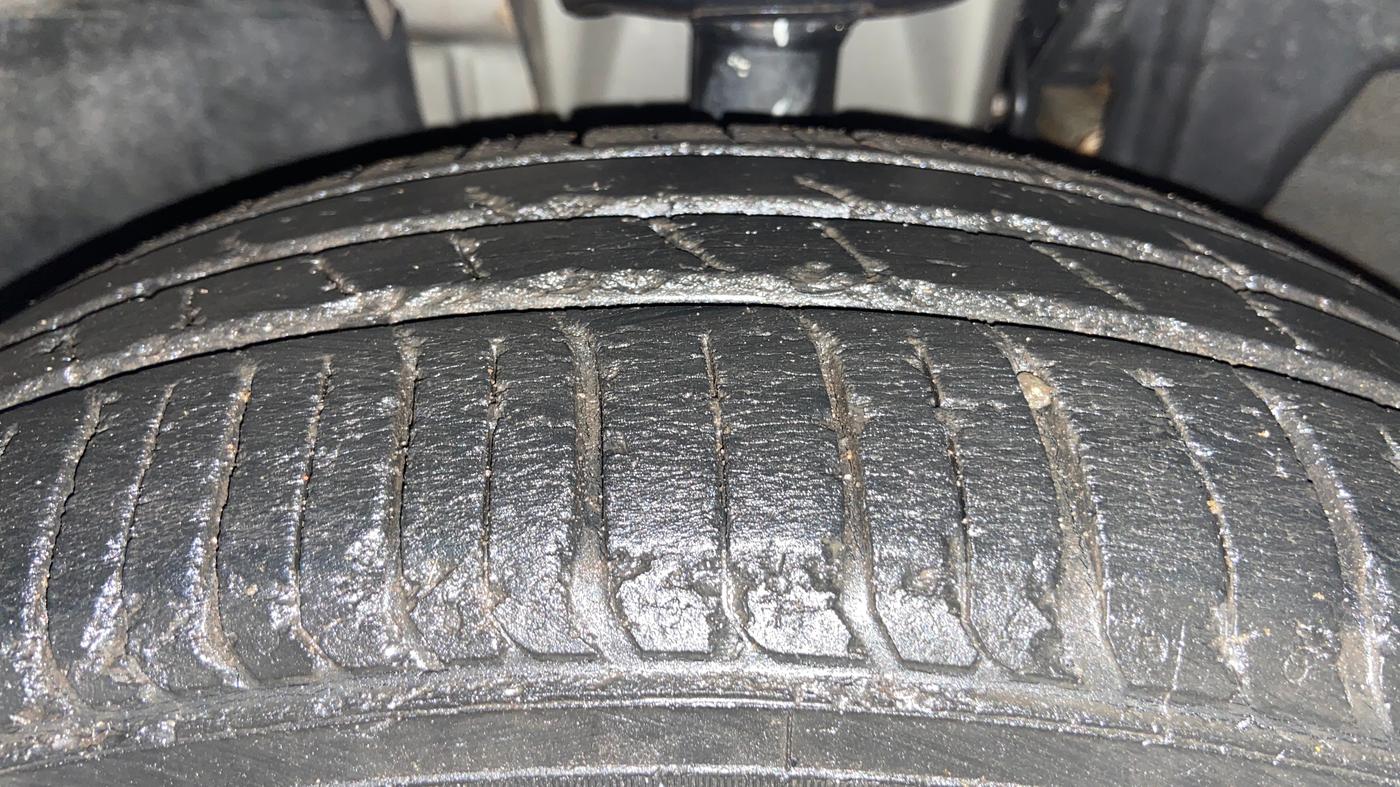 2022 Renault TRIBER RXZ, Petrol, Manual, 30,003 km, Left Front Tyre Tread