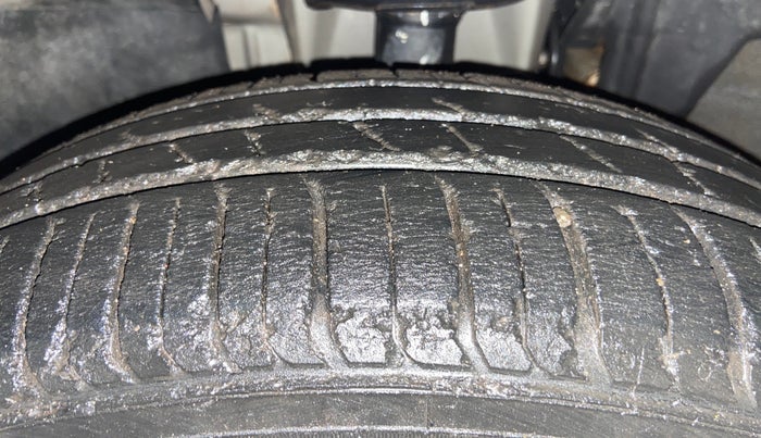 2022 Renault TRIBER RXZ, Petrol, Manual, 30,003 km, Left Front Tyre Tread