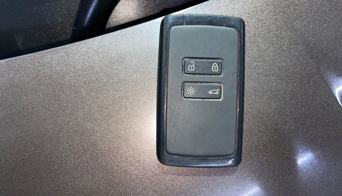 2022 Renault TRIBER RXZ, Petrol, Manual, 30,003 km, Key Close Up