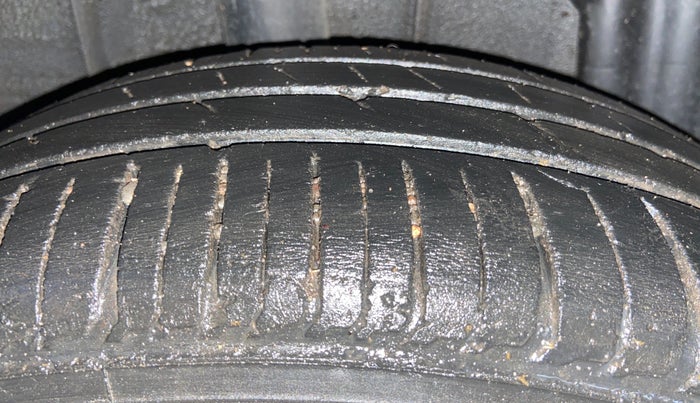 2022 Renault TRIBER RXZ, Petrol, Manual, 30,003 km, Right Rear Tyre Tread