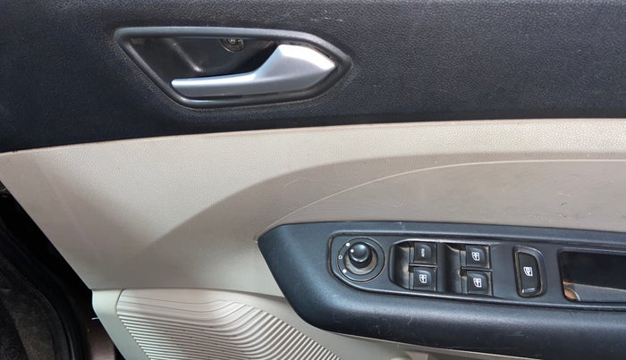 2022 Renault TRIBER RXZ, Petrol, Manual, 30,003 km, Driver Side Door Panels Control