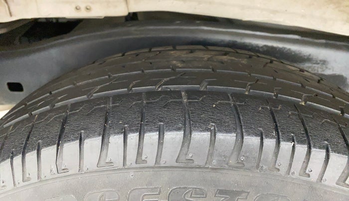 2018 Toyota Innova Crysta 2.4 GX 7 STR, Diesel, Manual, 26,221 km, Right Rear Tyre Tread