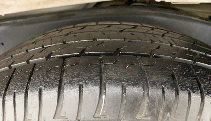 2018 Toyota Innova Crysta 2.4 GX 7 STR, Diesel, Manual, 26,221 km, Left Rear Tyre Tread