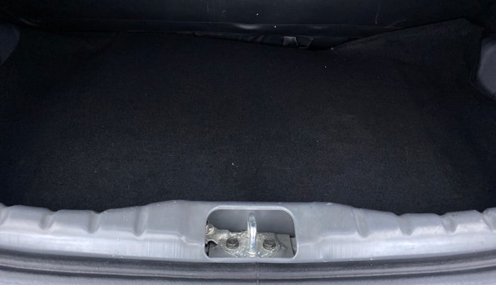 2017 Hyundai Eon MAGNA PLUS, Petrol, Manual, 34,107 km, Boot Inside