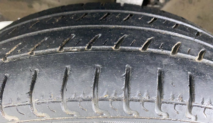 2017 Maruti Wagon R 1.0 LXI CNG, CNG, Manual, 65,912 km, Left Front Tyre Tread