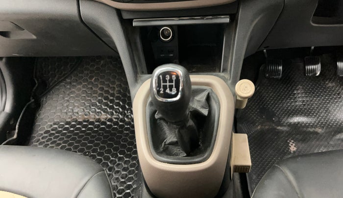 2014 Hyundai Xcent SX 1.2 (O), Petrol, Manual, 1,02,924 km, Gear Lever