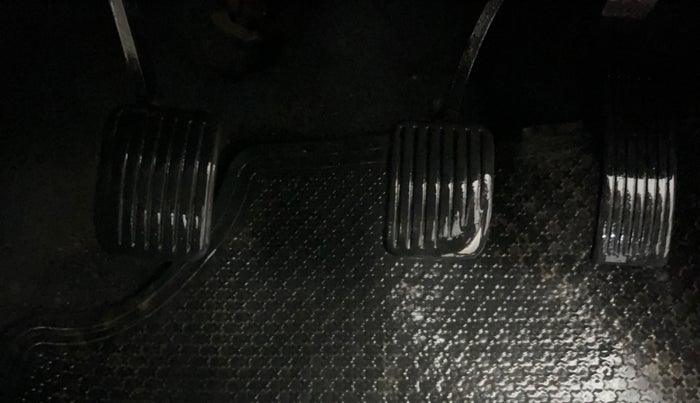 2014 Hyundai Xcent SX 1.2 (O), Petrol, Manual, 1,02,924 km, Pedals