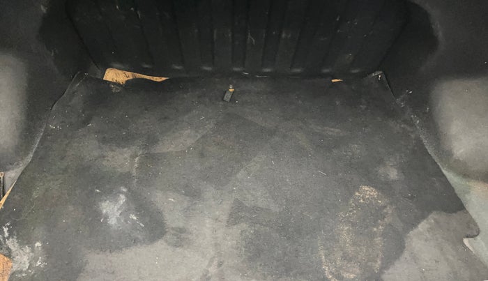 2014 Hyundai Xcent SX 1.2 (O), Petrol, Manual, 1,02,924 km, Boot Inside