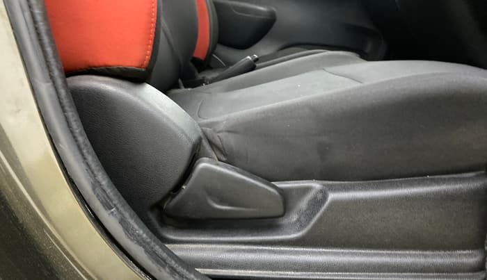 2022 Renault Kwid RXT 1.0 AMT, Petrol, Automatic, 25,832 km, Driver Side Adjustment Panel