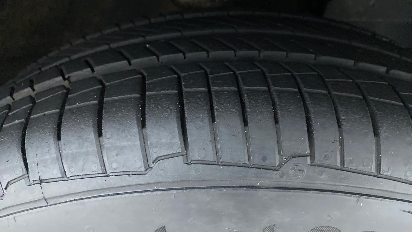 2017 Mahindra Kuv100 K8 D 6 STR, Diesel, Manual, 57,562 km, Right Front Tyre Tread