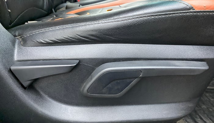 2017 Mahindra Kuv100 K8 D 6 STR, Diesel, Manual, 57,562 km, Driver Side Adjustment Panel