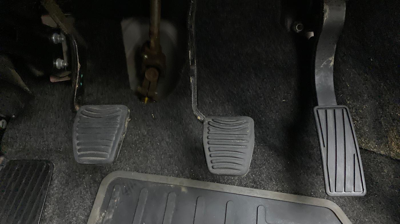 2017 Mahindra Kuv100 K8 D 6 STR, Diesel, Manual, 57,562 km, Pedals