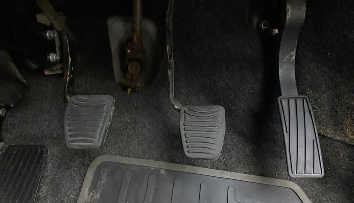 2017 Mahindra Kuv100 K8 D 6 STR, Diesel, Manual, 57,562 km, Pedals