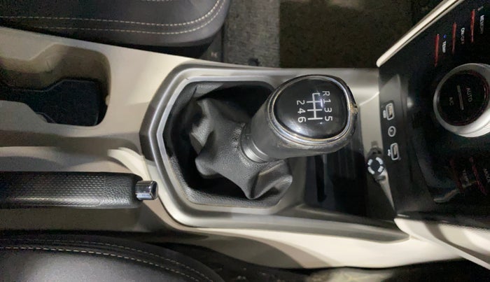 2022 Mahindra XUV300 W8 1.2 PETROL, Petrol, Manual, 41,249 km, Gear Lever