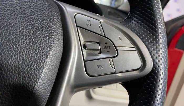 2022 Mahindra XUV300 W8 1.2 PETROL, Petrol, Manual, 41,249 km, Adaptive Cruise Control