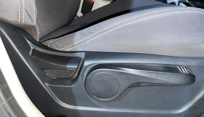 2022 Mahindra XUV300 W8 1.2 PETROL, Petrol, Manual, 41,249 km, Driver Side Adjustment Panel