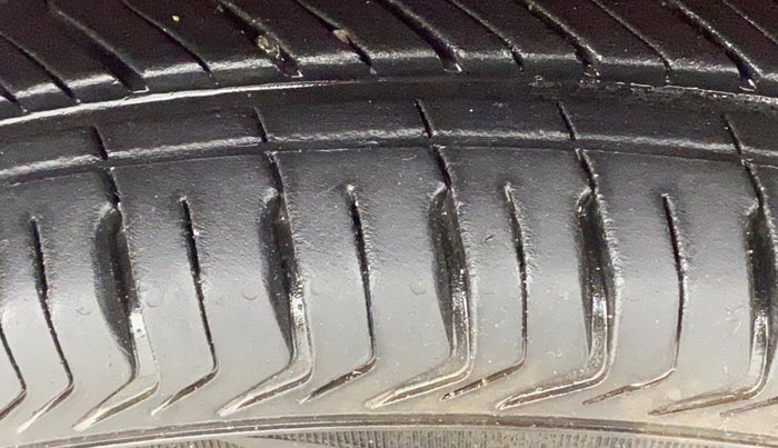 2014 Maruti Alto 800 LXI, Petrol, Manual, 70,398 km, Right Rear Tyre Tread