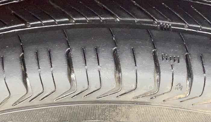 2014 Maruti Alto 800 LXI, Petrol, Manual, 70,398 km, Left Rear Tyre Tread