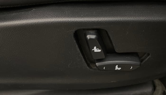 2020 MG HECTOR SHARP 2.0 DIESEL, Diesel, Manual, 1,17,192 km, Driver Side Adjustment Panel