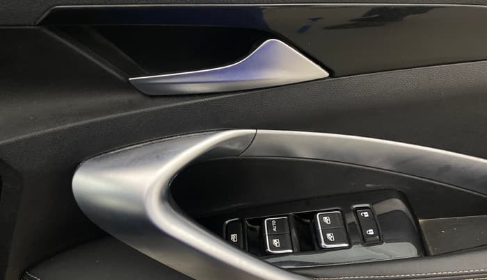 2020 MG HECTOR SHARP 2.0 DIESEL, Diesel, Manual, 1,17,192 km, Driver Side Door Panels Control