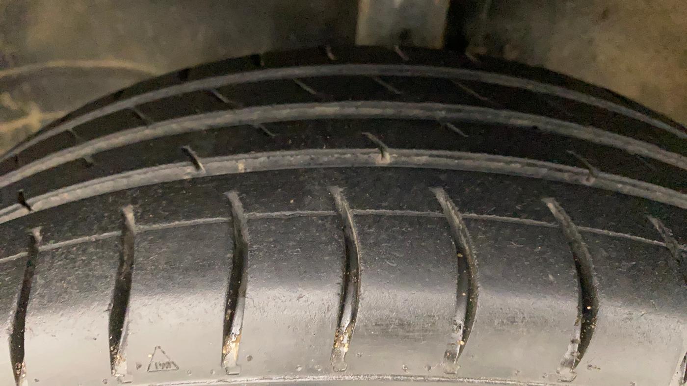 2010 Maruti Wagon R 1.0 VXI, Petrol, Manual, 68,231 km, Left Front Tyre Tread