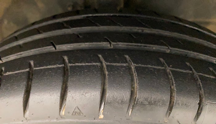 2010 Maruti Wagon R 1.0 VXI, Petrol, Manual, 68,231 km, Right Front Tyre Tread