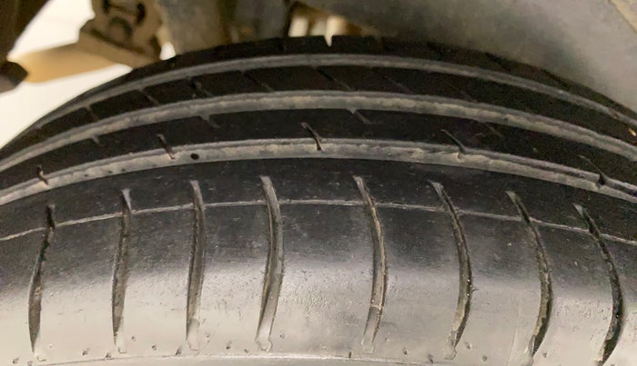 2010 Maruti Wagon R 1.0 VXI, Petrol, Manual, 68,231 km, Right Rear Tyre Tread