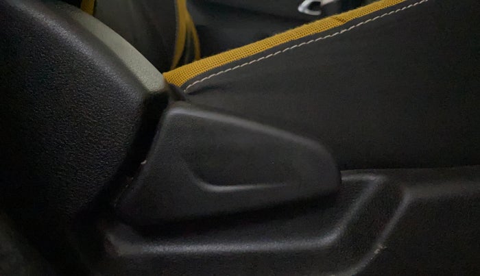 2024 Renault Kwid CLIMBER MT 1.0, Petrol, Manual, 38,289 km, Driver Side Adjustment Panel