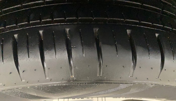 2024 Toyota Glanza V AMT, Petrol, Automatic, 2,017 km, Right Rear Tyre Tread