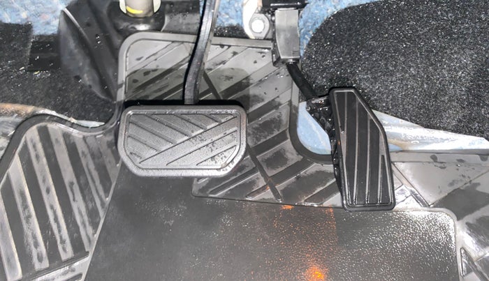 2024 Toyota Glanza V AMT, Petrol, Automatic, 2,017 km, Pedals