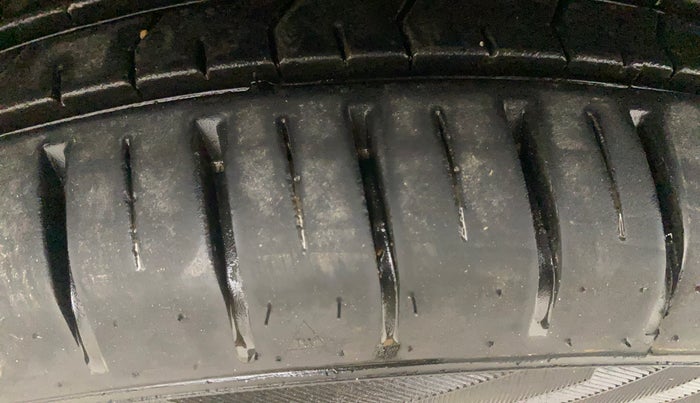 2024 Toyota Glanza V AMT, Petrol, Automatic, 2,017 km, Left Front Tyre Tread