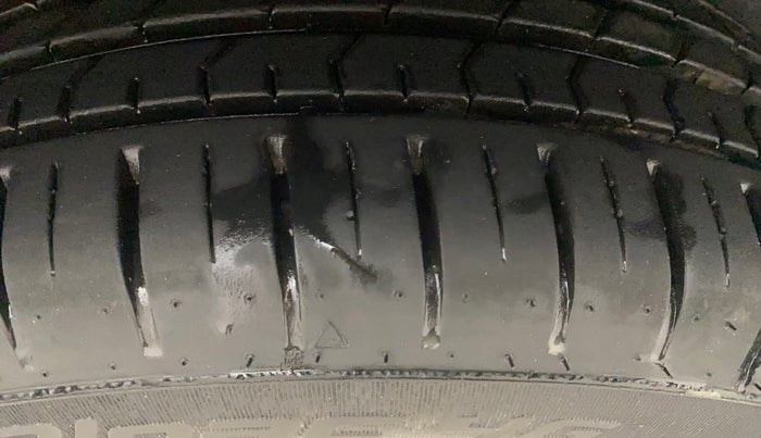 2024 Toyota Glanza V AMT, Petrol, Automatic, 2,017 km, Left Rear Tyre Tread