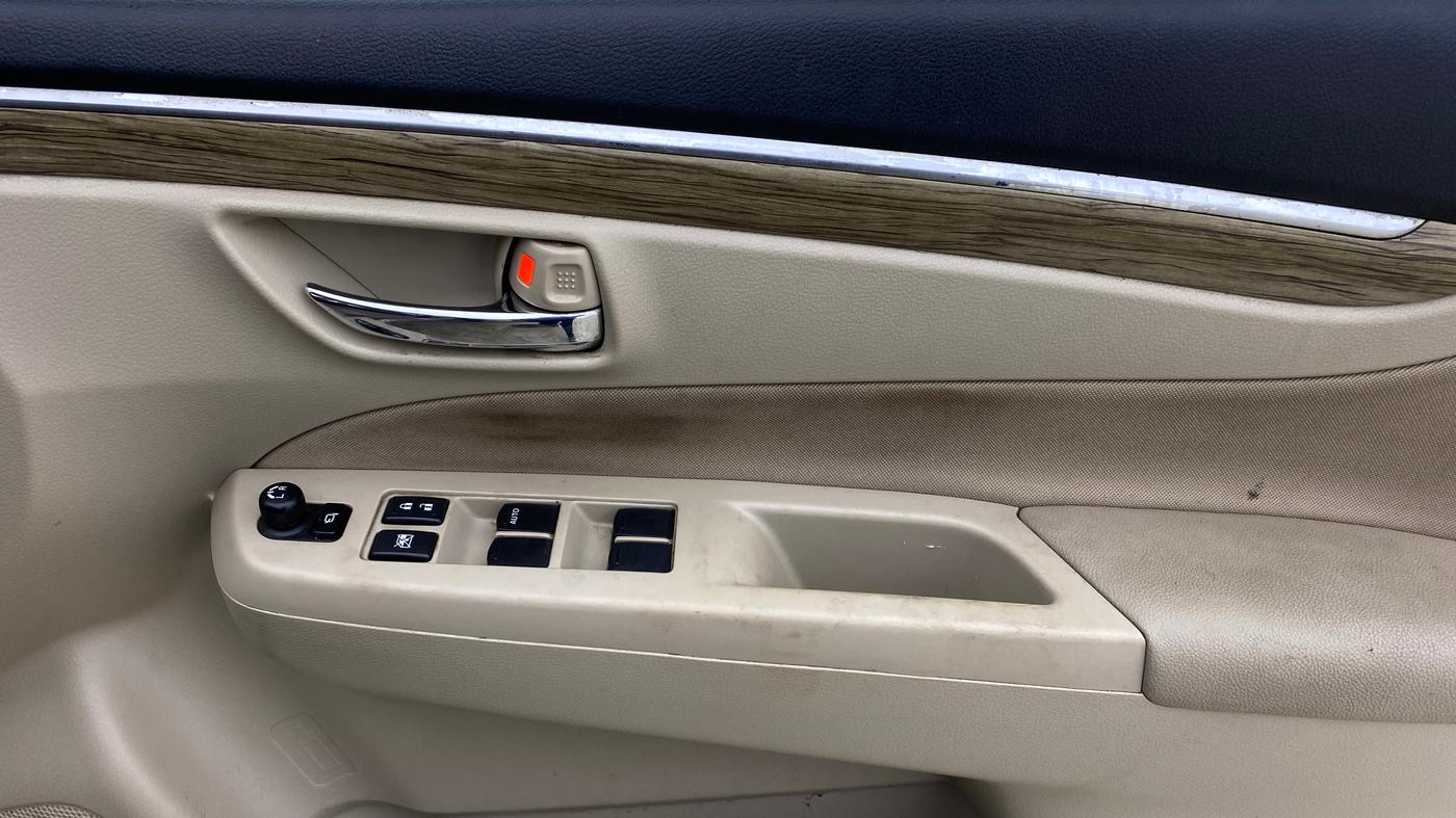 2021 Maruti Ciaz ZETA 1.5 SHVS MT PETROL, Petrol, Manual, 55,867 km, Driver Side Door Panels Control