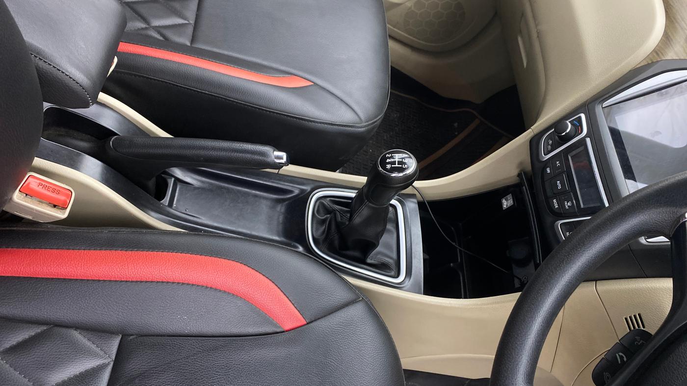 2021 Maruti Ciaz ZETA 1.5 SHVS MT PETROL, Petrol, Manual, 55,867 km, Gear Lever