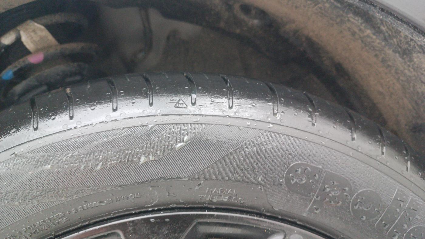 2025 Hyundai Verna S (O) Turbo DCT, Petrol, Automatic, 13,275 km, Left Front Tyre Tread