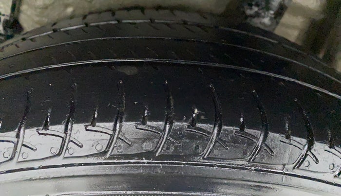 2018 Maruti Celerio VXI CNG OPT, CNG, Manual, 81,832 km, Right Front Tyre Tread
