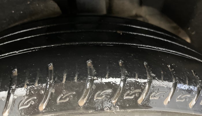 2022 KIA CARENS LUXURY PLUS 1.4 PETROL DCT 7 STR, Petrol, Automatic, 23,657 km, Left Rear Tyre Tread