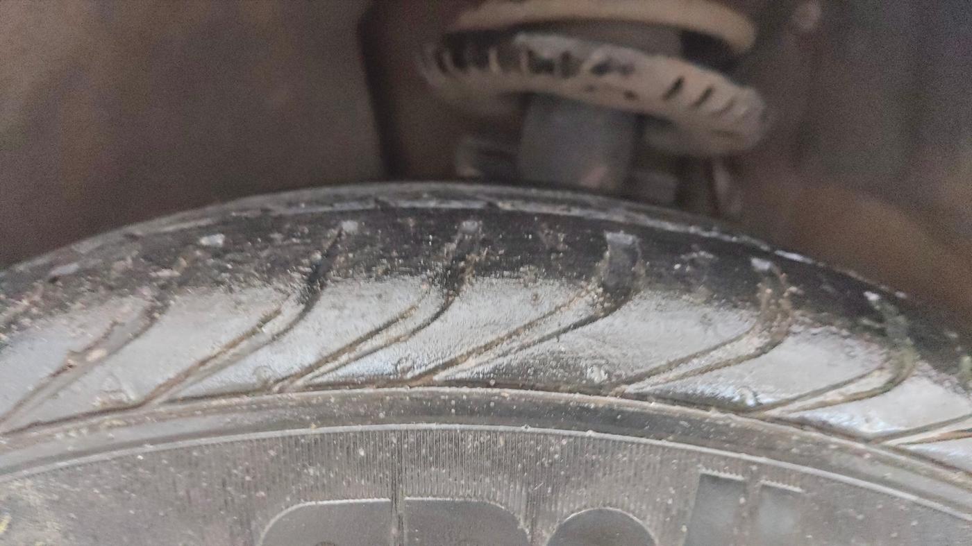 2019 Volkswagen Ameo COMFORTLINE 1.0L, Petrol, Manual, 33,511 km, Left Front Tyre Tread