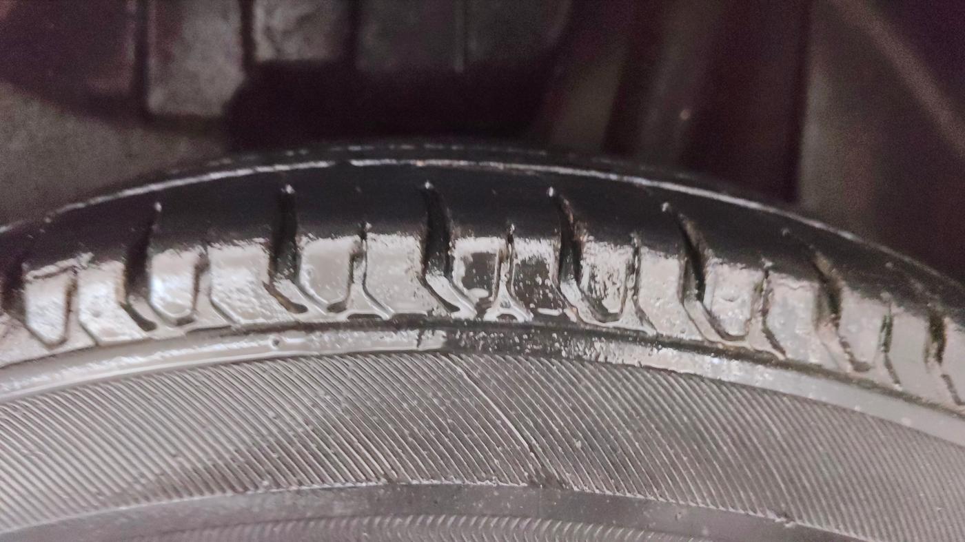 2018 Maruti Swift VXI AMT, Petrol, Automatic, 45,442 km, Left Rear Tyre Tread