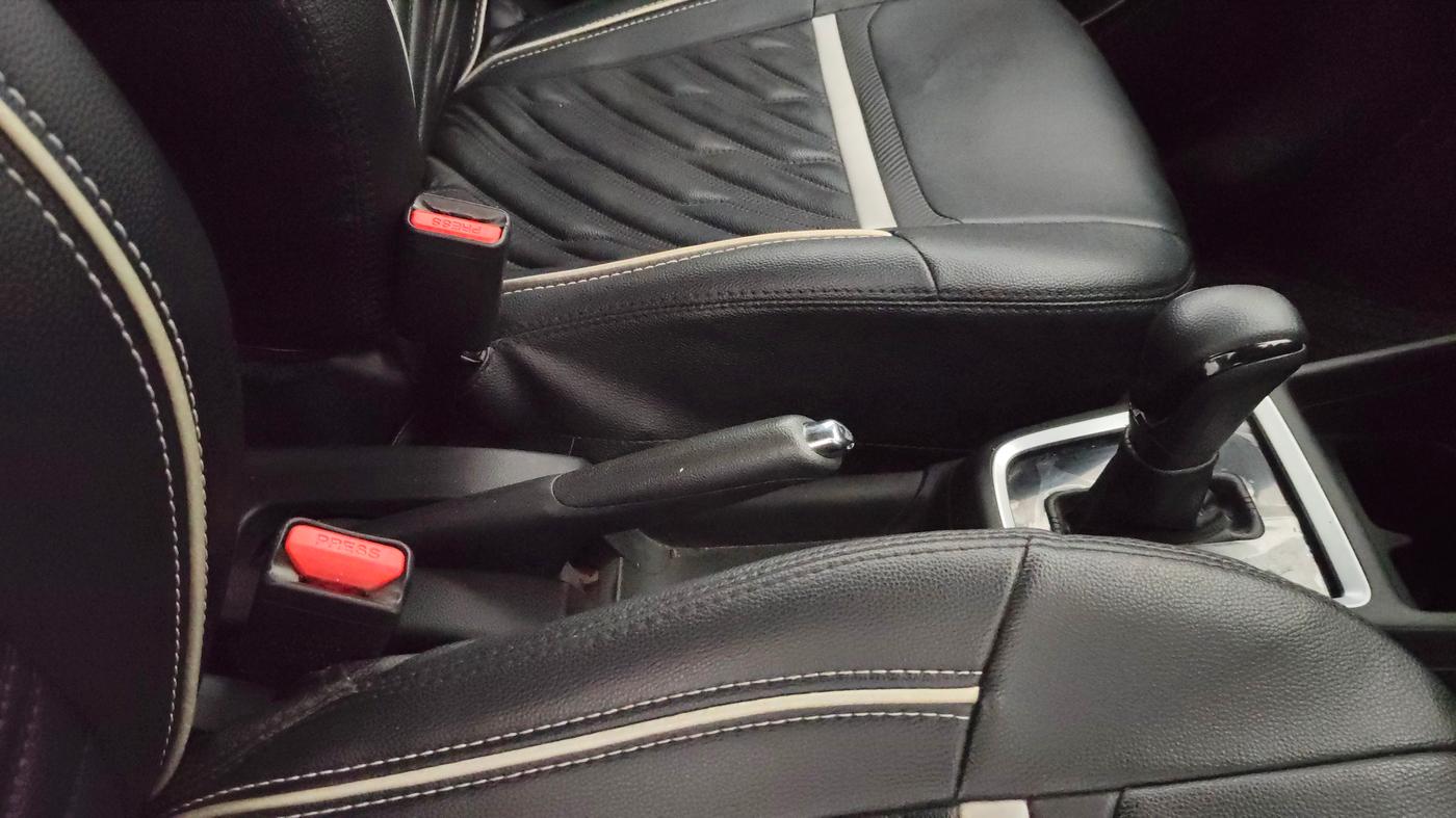 2018 Maruti Swift VXI AMT, Petrol, Automatic, 45,442 km, Gear Lever