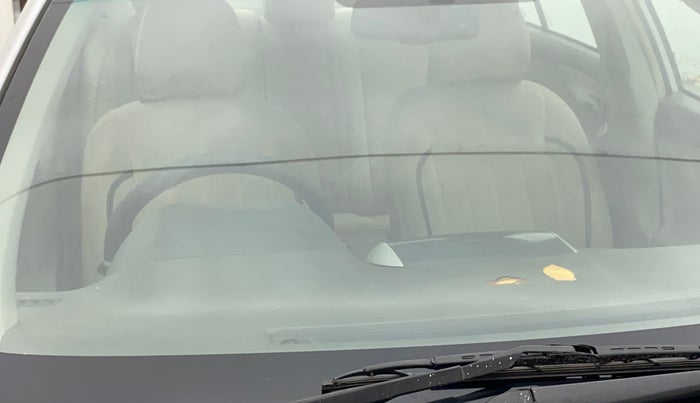 2011 Toyota Corolla Altis G PETROL, Petrol, Manual, 1,19,025 km, Front windshield - Minor spot on windshield