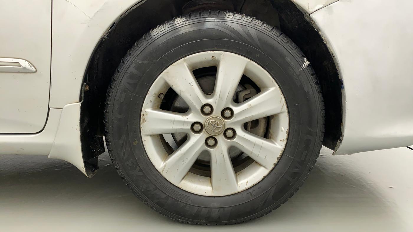 2011 Toyota Corolla Altis G PETROL, Petrol, Manual, 1,19,025 km, Right Front Wheel