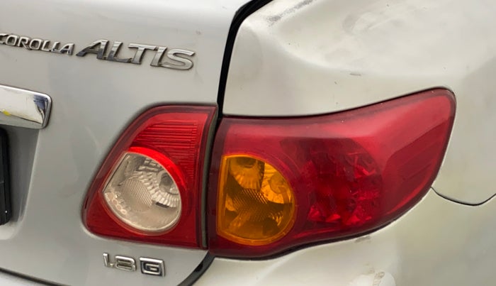 2011 Toyota Corolla Altis G PETROL, Petrol, Manual, 1,19,025 km, Right tail light - Faded