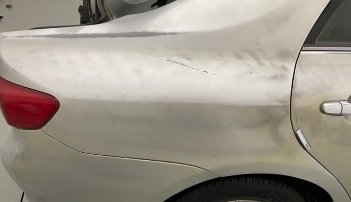 2011 Toyota Corolla Altis G PETROL, Petrol, Manual, 1,19,025 km, Right quarter panel - Minor scratches