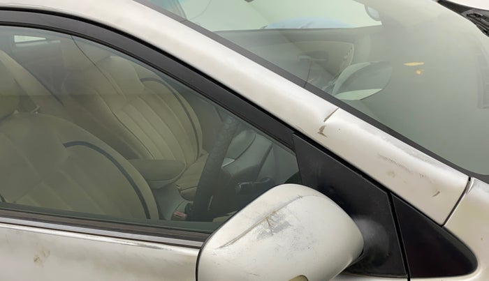 2011 Toyota Corolla Altis G PETROL, Petrol, Manual, 1,19,025 km, Right A pillar - Paint is slightly faded