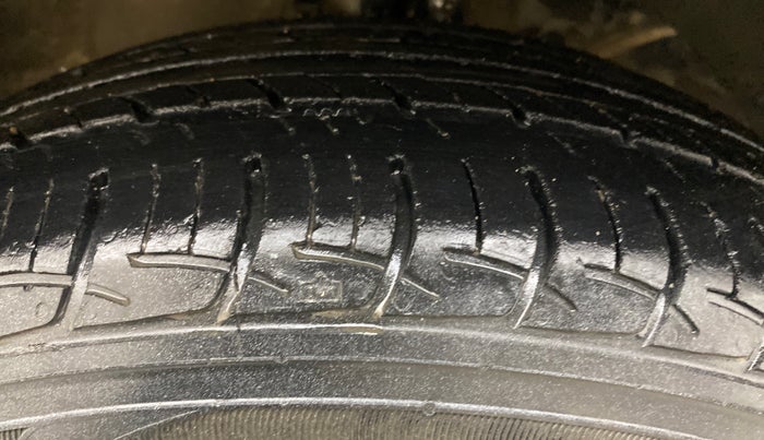 2016 Maruti Baleno DELTA PETROL 1.2, Petrol, Manual, 34,087 km, Right Front Tyre Tread