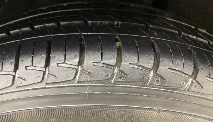 2016 Maruti Baleno DELTA PETROL 1.2, Petrol, Manual, 34,087 km, Left Rear Tyre Tread