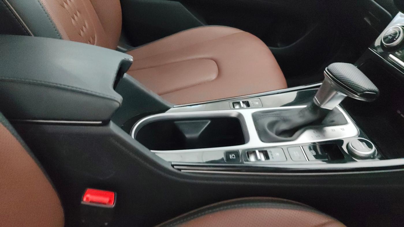 2024 Hyundai ALCAZAR  SIGNATURE (O) DCT 1.5 PETROL 7STR, Petrol, Automatic, 17,391 km, Gear Lever